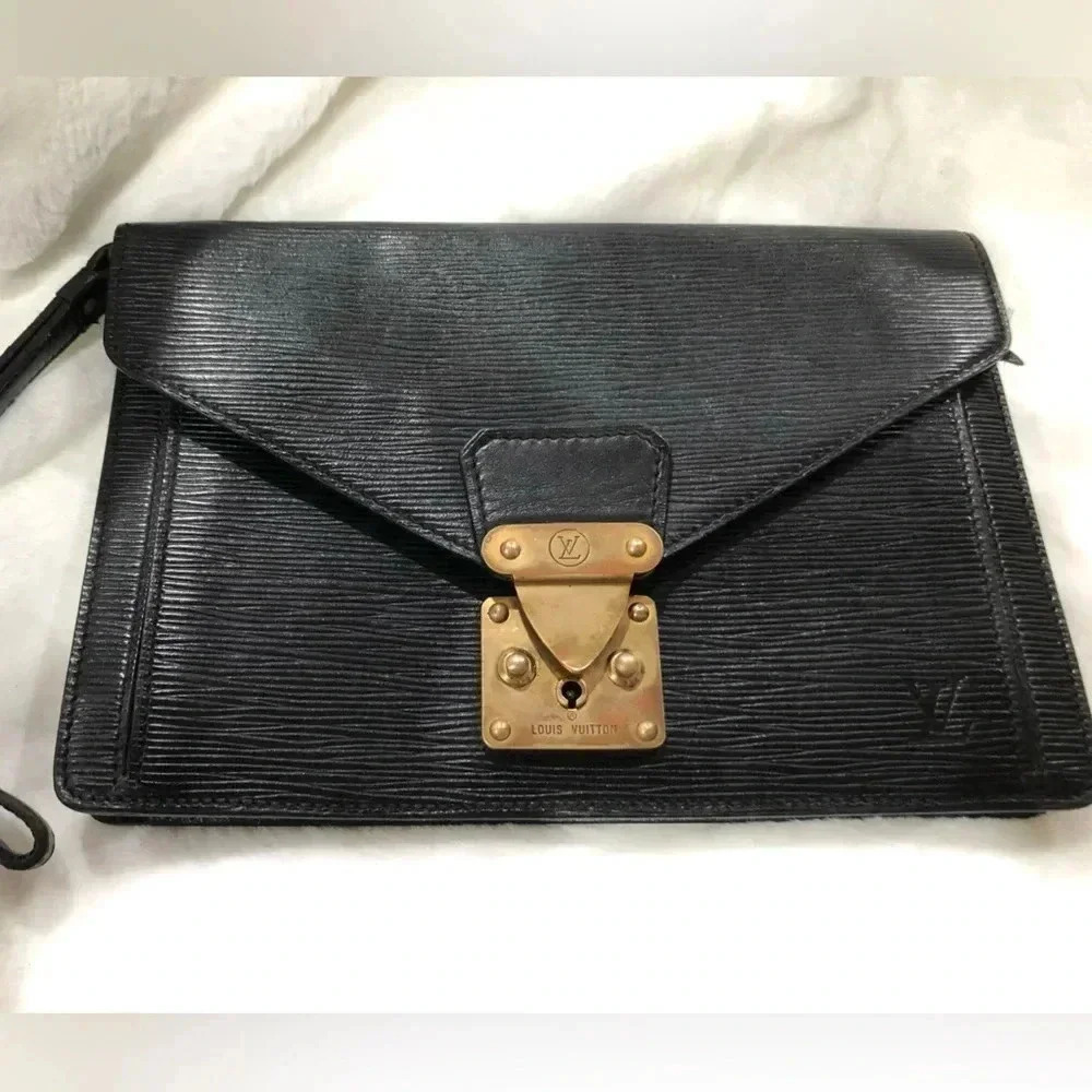 Louis Vuitton Epi Envelope Bag with working key